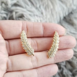 💎NEW💎 FEATHER EAR CLIMBER